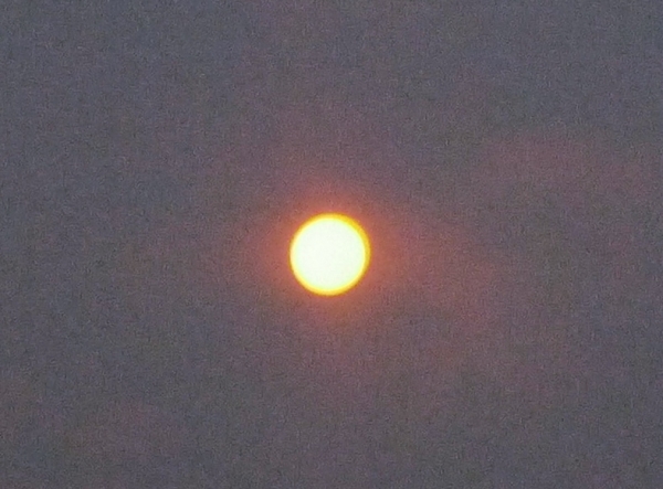 太陽の方角と高度は…。月は…。